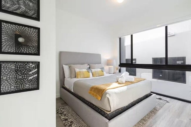 Building Photo - 2955 Bird Ave