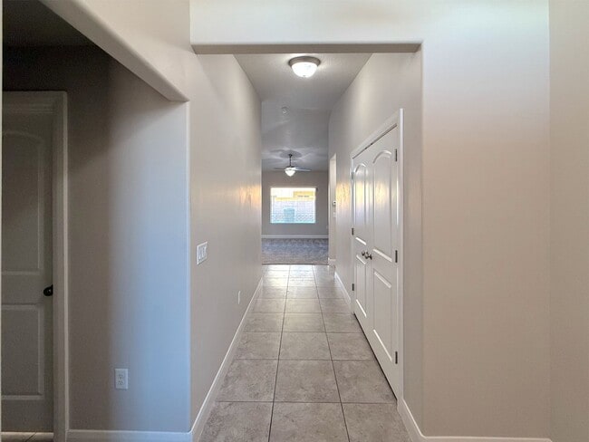 Building Photo - 3 bed, 2 bath home with 2 car garage