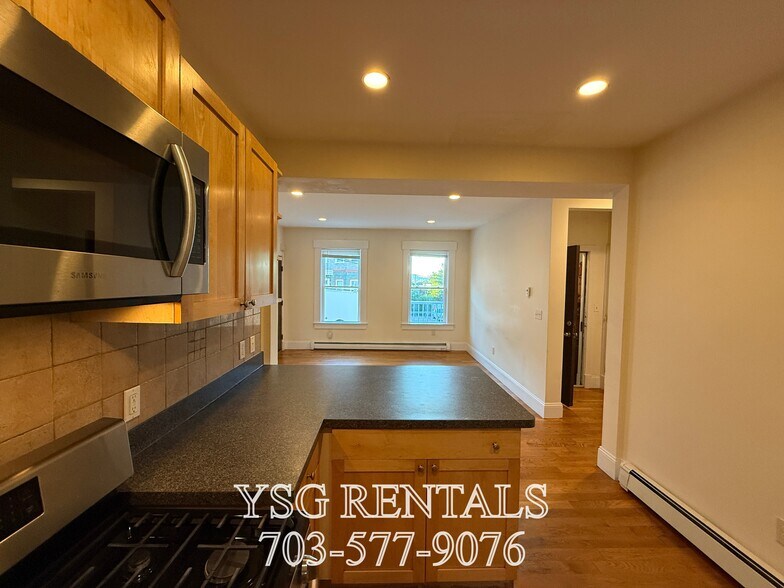 Building Photo - 34 Calumet St