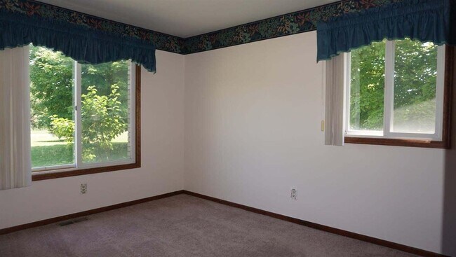 Building Photo - 3651 Allendale Dr