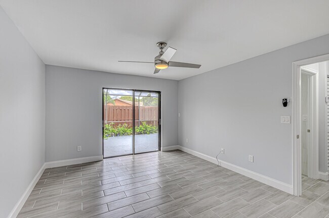 Building Photo - 1240 Summit Pl Cir