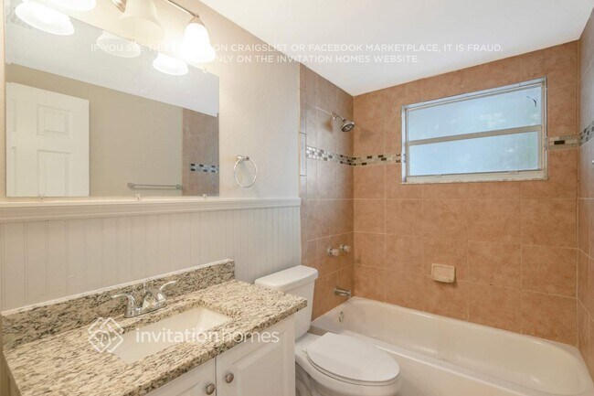 Building Photo - 10824 Oakdale Ave