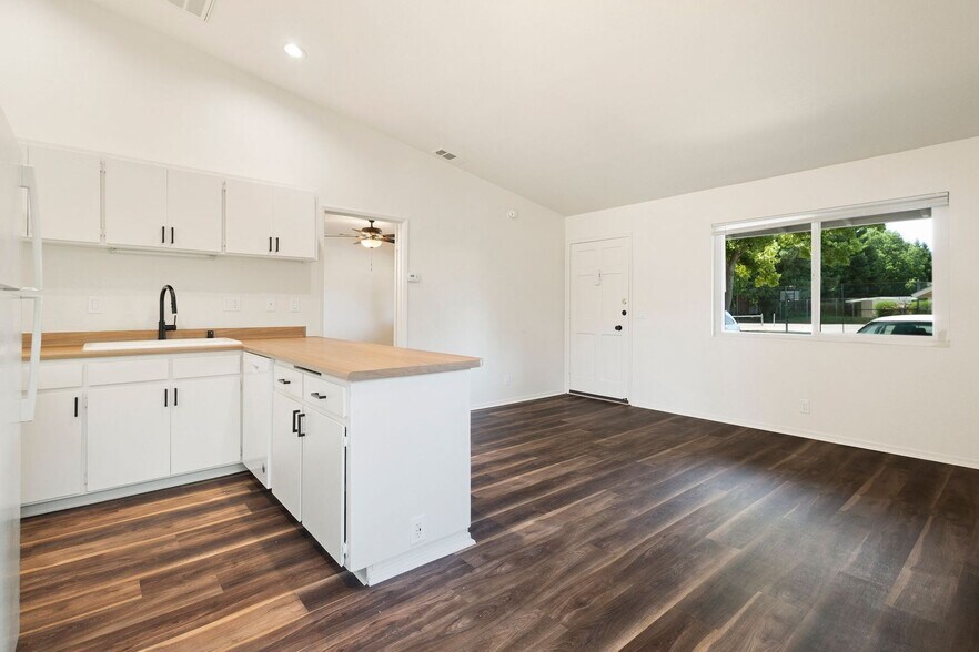 Interior Photo - Rosewood Apartments