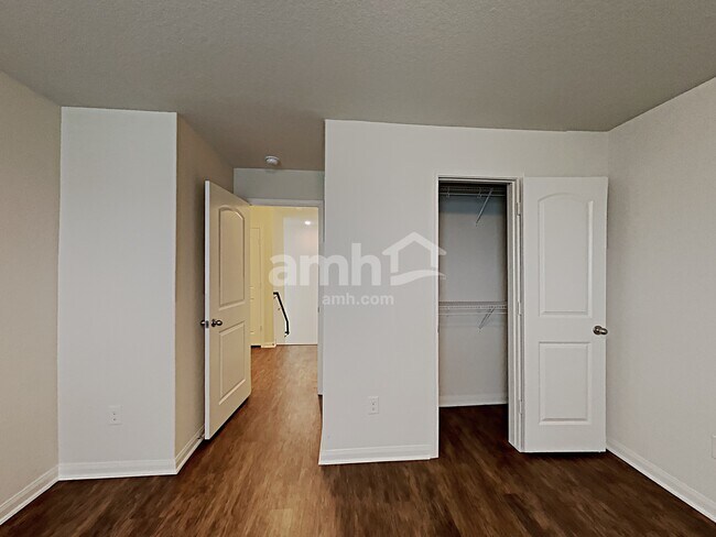 Building Photo - 7734 Watersedge Cove