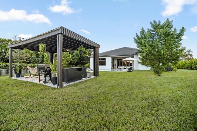 Building Photo - 5000 SW 159th Ave