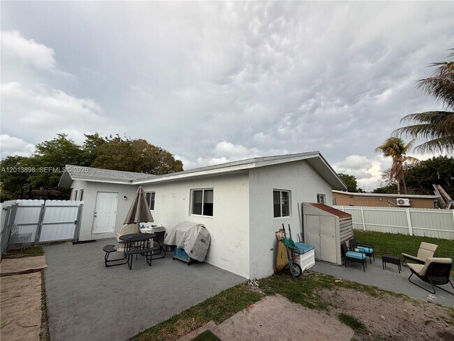 Building Photo - 2241 N 62nd Ave
