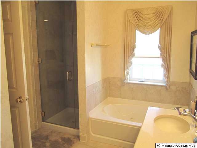 Master Bath - 1012 Abby Rd