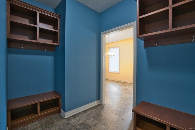 Building Photo - 625 Perolla Dr