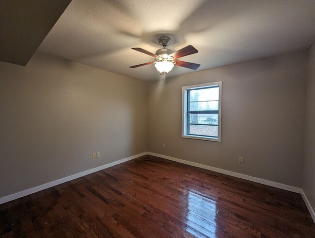 Building Photo - 4 Bedroom/2 Bathroom Home in Batesville