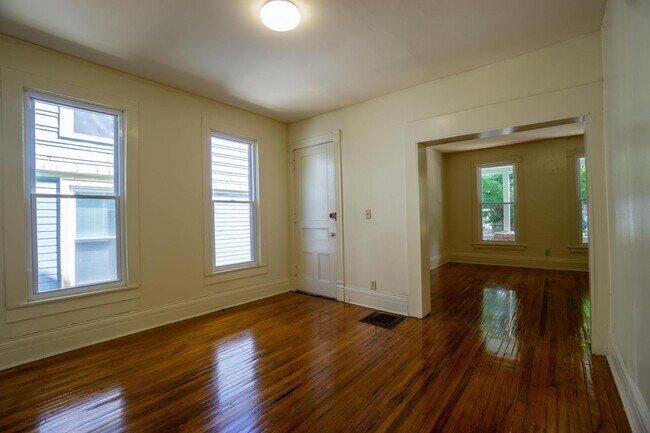 Building Photo - 450 Westcott St