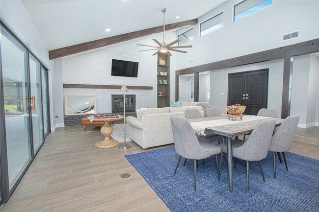 Building Photo - Beautifully Updated 3/2 Pool Home with Large Backyard in Lake Ajay (Gated Community)
