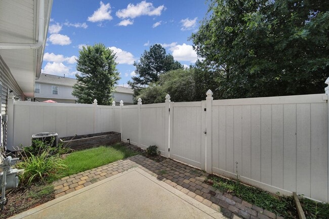 Building Photo - Lovely 3 Bed 2.5 Bath Townhome in Matthews