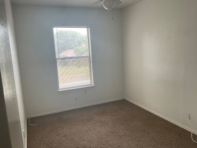 Building Photo - Beautiful 4 Bedroom Home in Northwest San ...