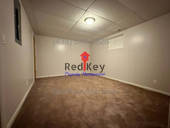 Building Photo - Country Club Dr. Single Family Home