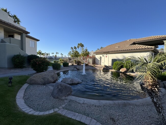 Building Photo - 1825 W Ray Rd