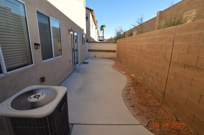 Building Photo - 5647 Merced St