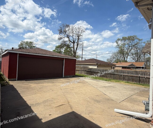 Building Photo - Newly Renovated  • 3 Bedrooms • 2 Bathroom  • 2 story Home
