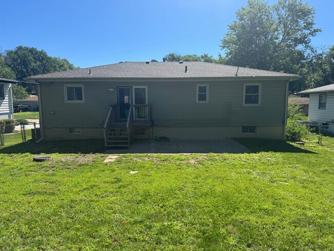 Building Photo - Raised Ranch Near Offutt AFB with Finished Basement & Oversized Garage