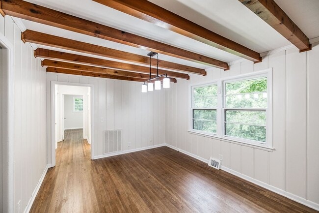 Building Photo - 418 Foothill Dr