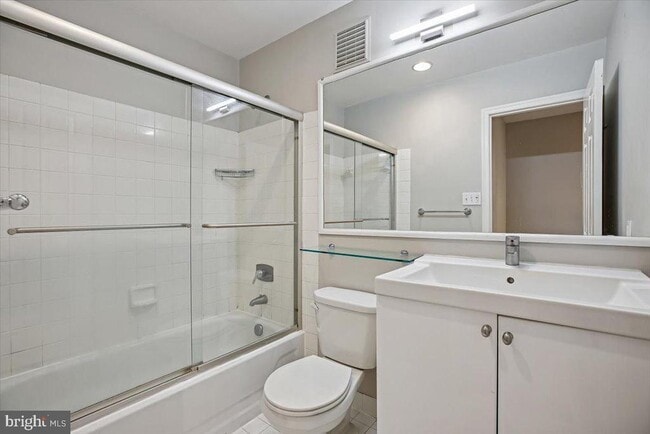 Building Photo - 1620 Beekman Pl NW