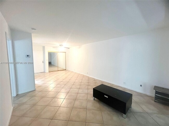 Building Photo - 3115 Oakland Shores Dr