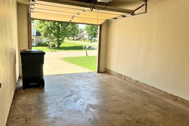 Building Photo - 2509 Hollyhock Dr