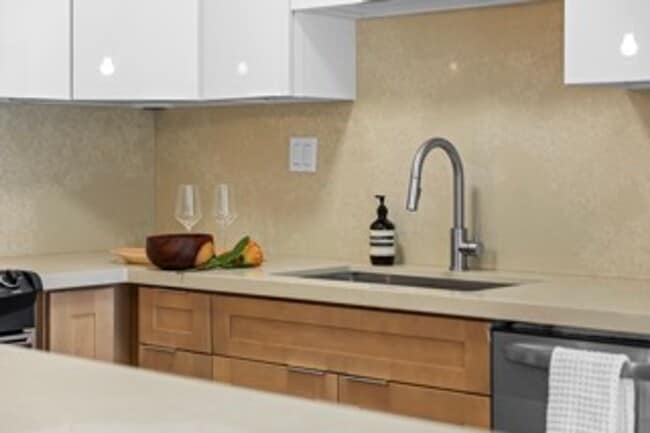 Building Photo - Windward Estates #M102