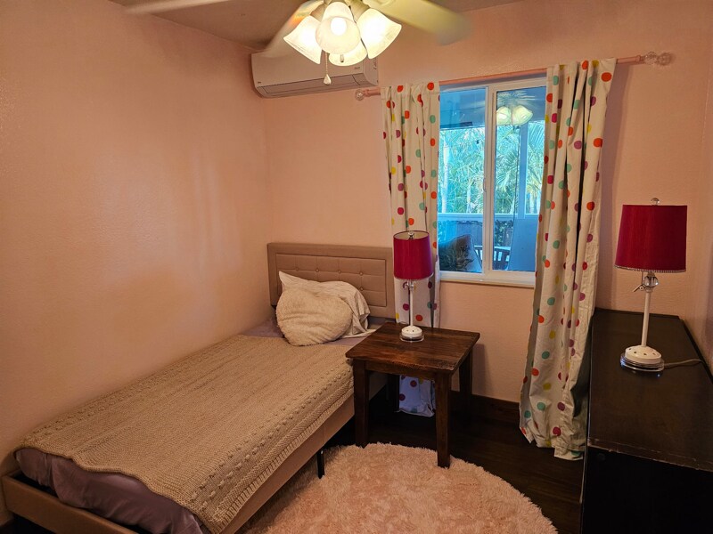 Building Photo - 293 Alaume St