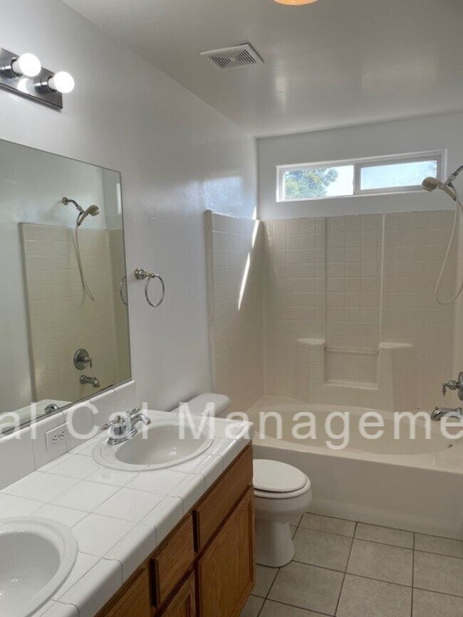 Building Photo - 5 Bedroom, 2 Bath Home in Desired Northwest - $2895 Per Month!