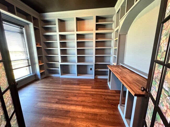 Building Photo - 1104 Black Mesa Rd