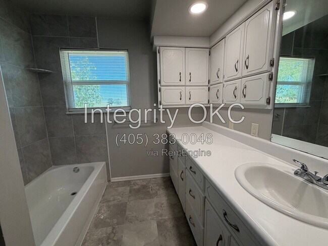 Building Photo - 5150 W Camp Dr