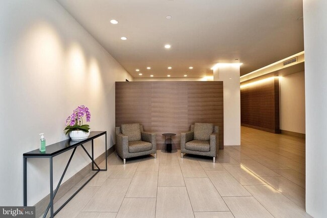 Building Photo - 2028 Walnut St