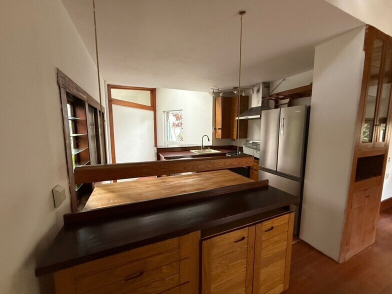 Building Photo - Hidden Garden Retreat – A One-Bedroom Oasis in the Heart of Venice