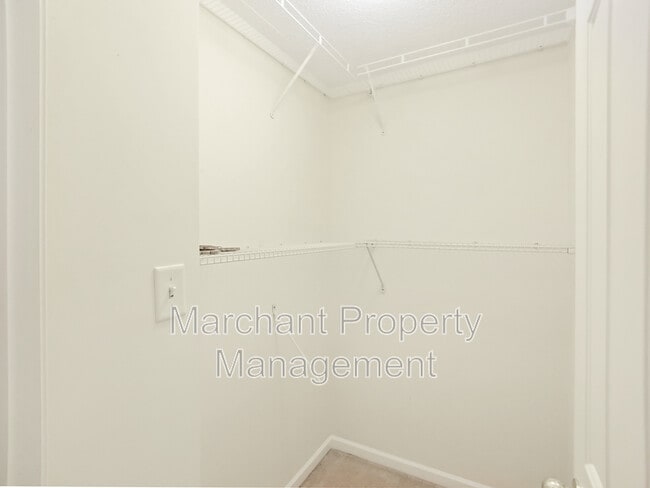 Building Photo - 527 Fagin Cir