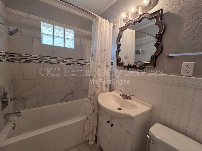 Building Photo - 3832 NW 17th St