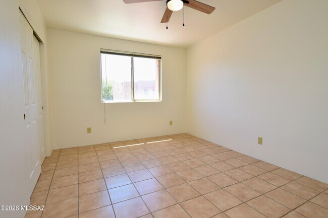 Building Photo - 2926 N Cardell Cir