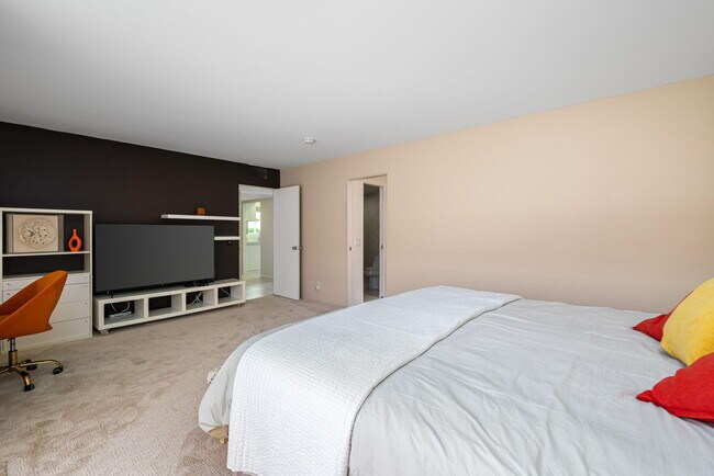 Building Photo - 38941 Kilimanjaro Dr