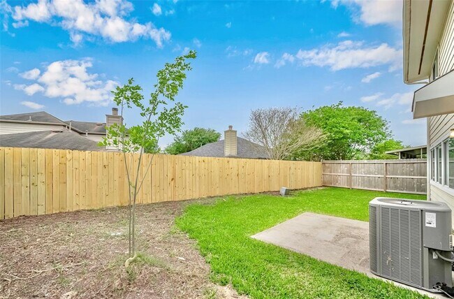 Building Photo - 5711 Silver Oak
