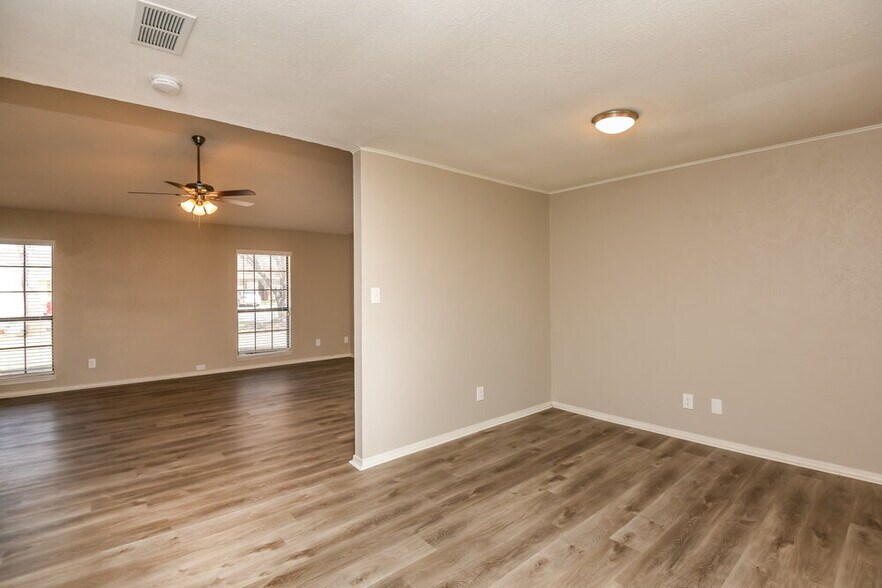 Building Photo - 1709 Lewis Trail