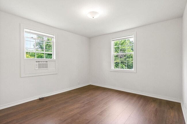Building Photo - 3 Bedroom Home For Rent Near APSU!