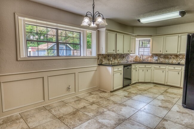 Building Photo - 216 Duerr Dr