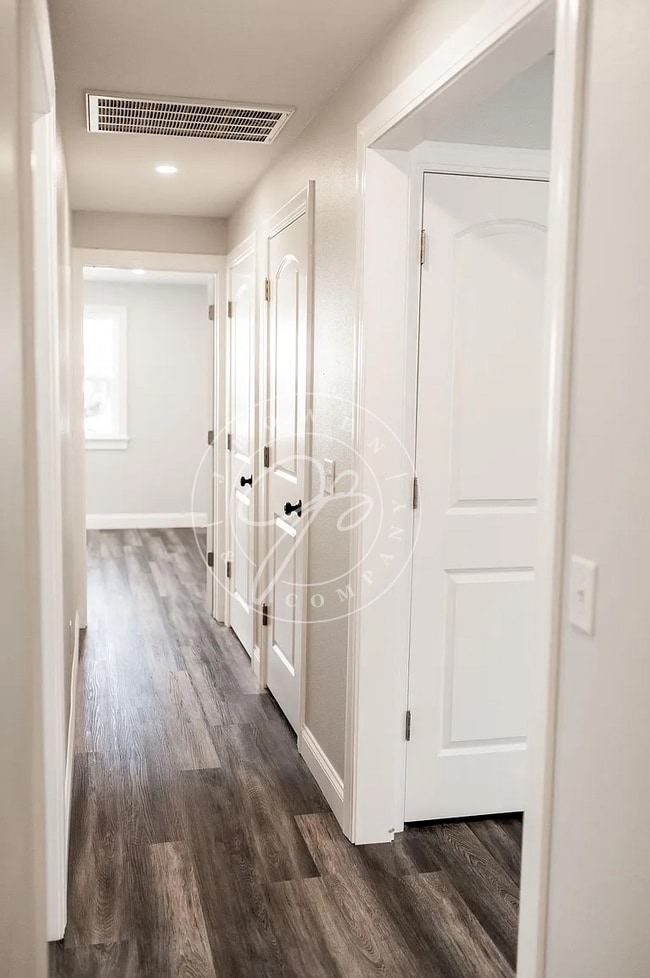 Building Photo - FULLY RENOVATED HOME NEAR DOWNTOWN PERRYSBURG | 3 BED | 2.5 CAR GARAGE | FENCED YARD