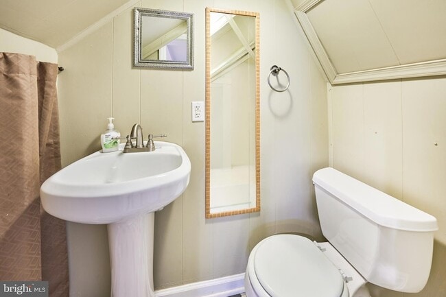 Building Photo - 2319 Riverview Terrace