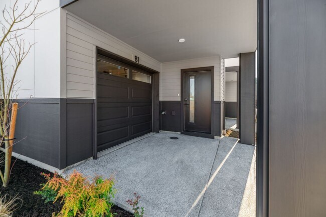 Building Photo - New Luxury Townhomes - Don't Miss Out!