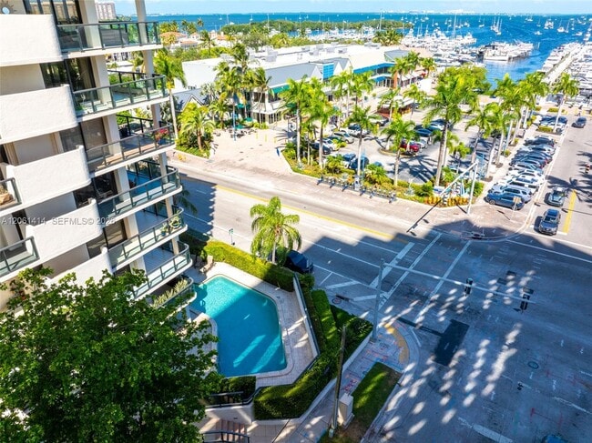 Building Photo - 2575 S Bayshore Dr