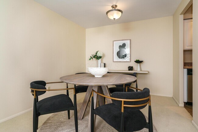 Building Photo - 1000 Urlin Ave