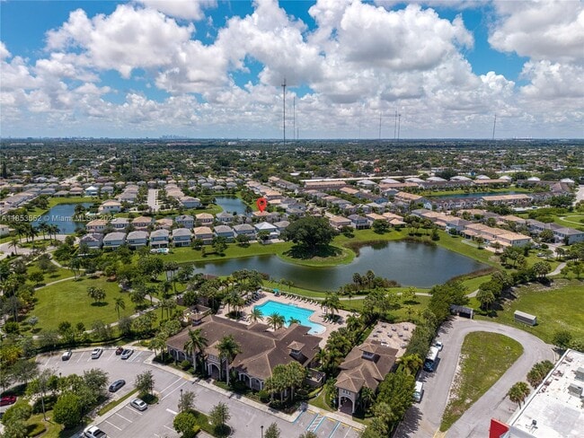 Building Photo - 4658 Greenway Dr