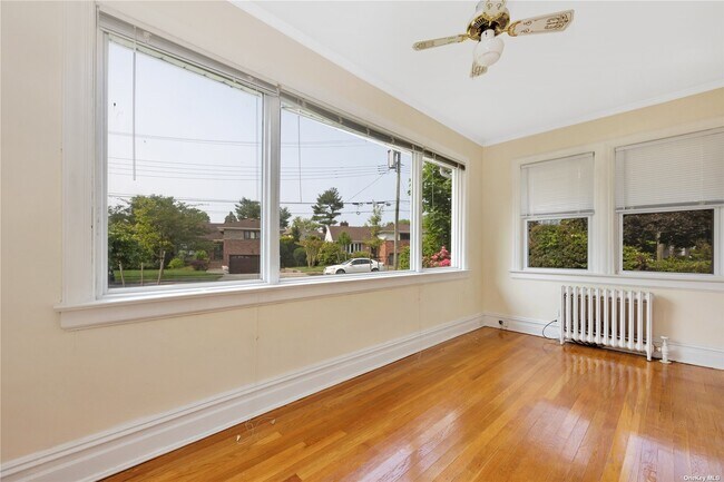 Building Photo - 20 Point Crescent