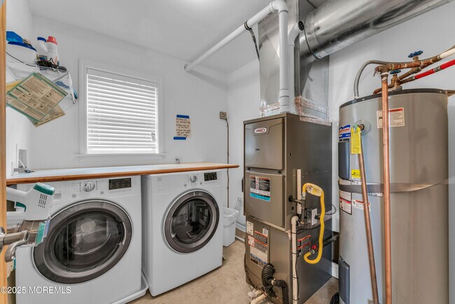 Building Photo - 111 7th Ave