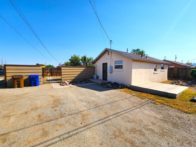 Building Photo - 1037 Brownlee Ave